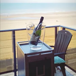 Apartment Modern Direct Seaview & Free Parking, Ostende